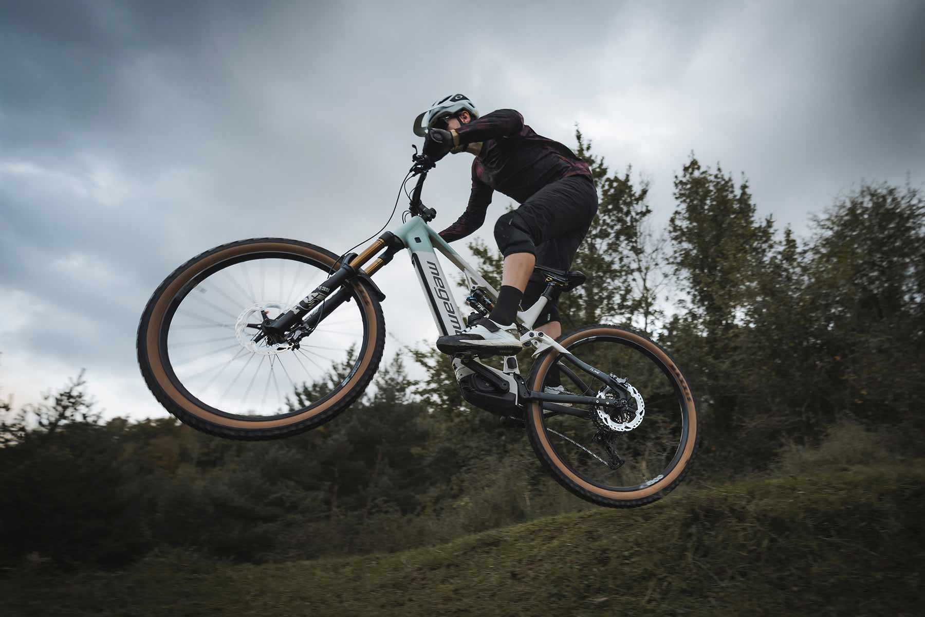 Megamo 29" Flame AL 10